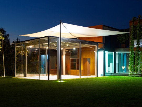 BILD:       		Gläserner Pavillon in Oberbayern            