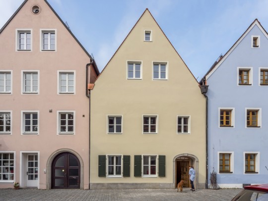 BILD:       		Neuer Wohnraum in historischer Altstadt            