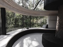 BILD:   		Eine Mischung aus Baumhaus und Ufo        