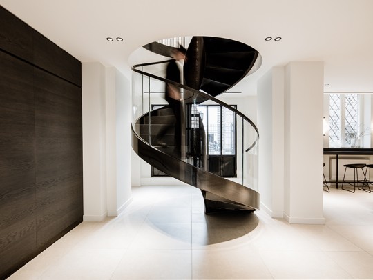 BILD:       		Eine Treppe wie ein Kunstwerk            