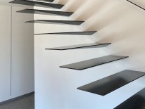 BILD:   		Materialit&auml;t im Treppenbau        